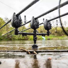 Держатель стойки для помоста Avid Carp Lok Down Adjustable Stage Stand