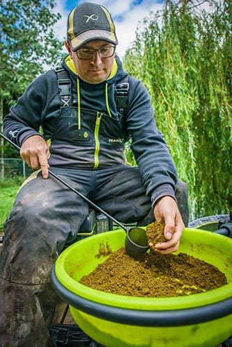 Подставка для прикормки с чашей Matrix 3D-R X-Strong Bucket Hoop Lime Bowl